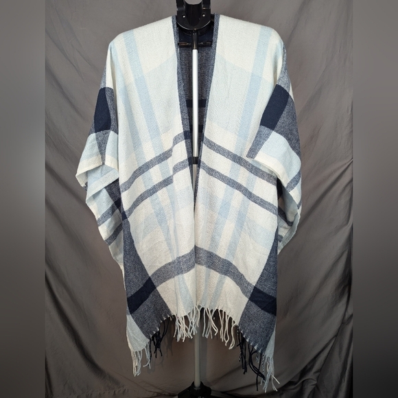 Banana Republic shawl one size fits most in blue/light blue/white - Picture 8 of 8